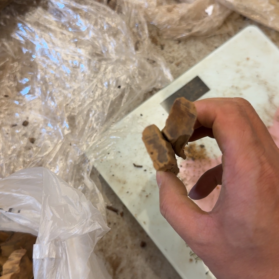 阿***籍高纯奶碎料和粉全部打包