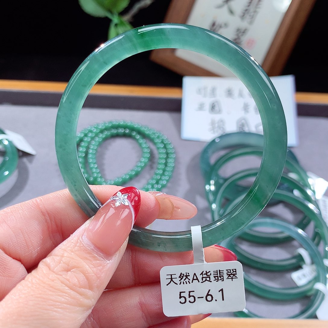 翡翠手镯（圆镯）未镶嵌