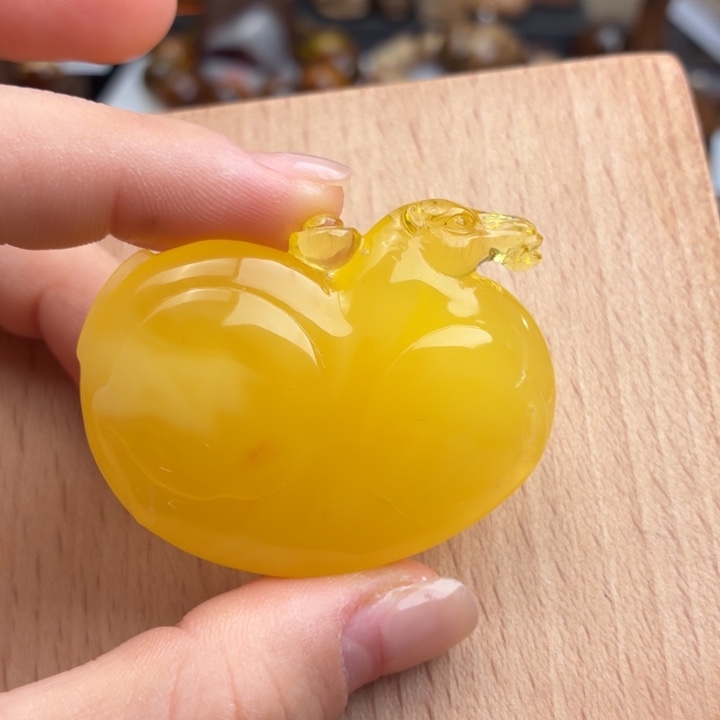 琥珀未镶嵌珠宝奇石俄料蜜蜡马上有钱吊坠