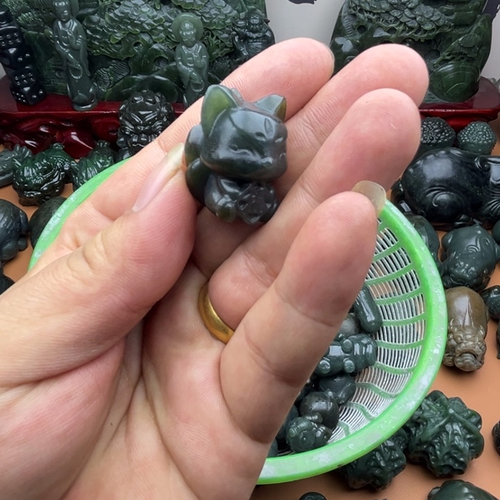 和田玉未镶嵌把件