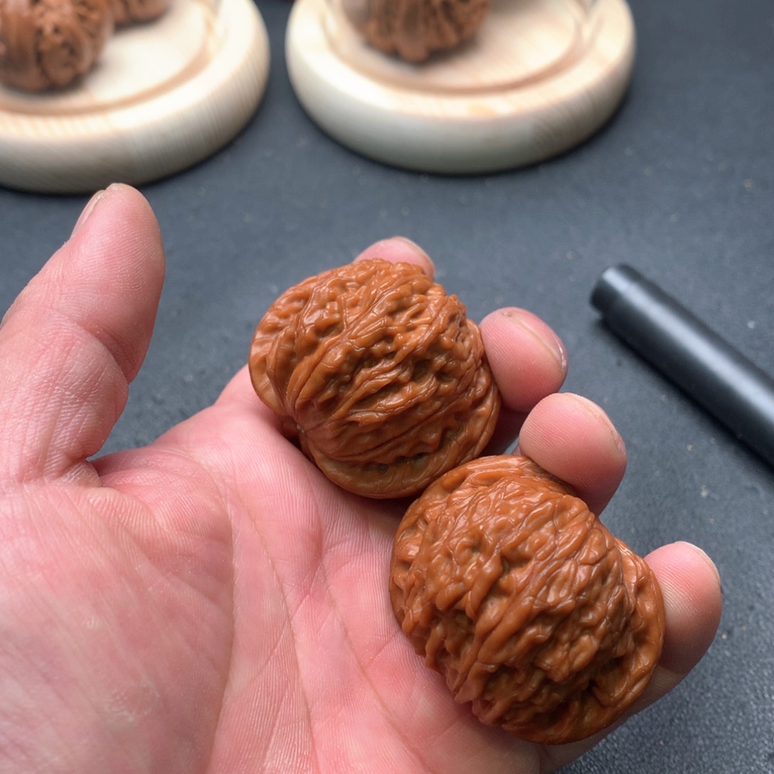 文玩核桃吊坠山地正磨