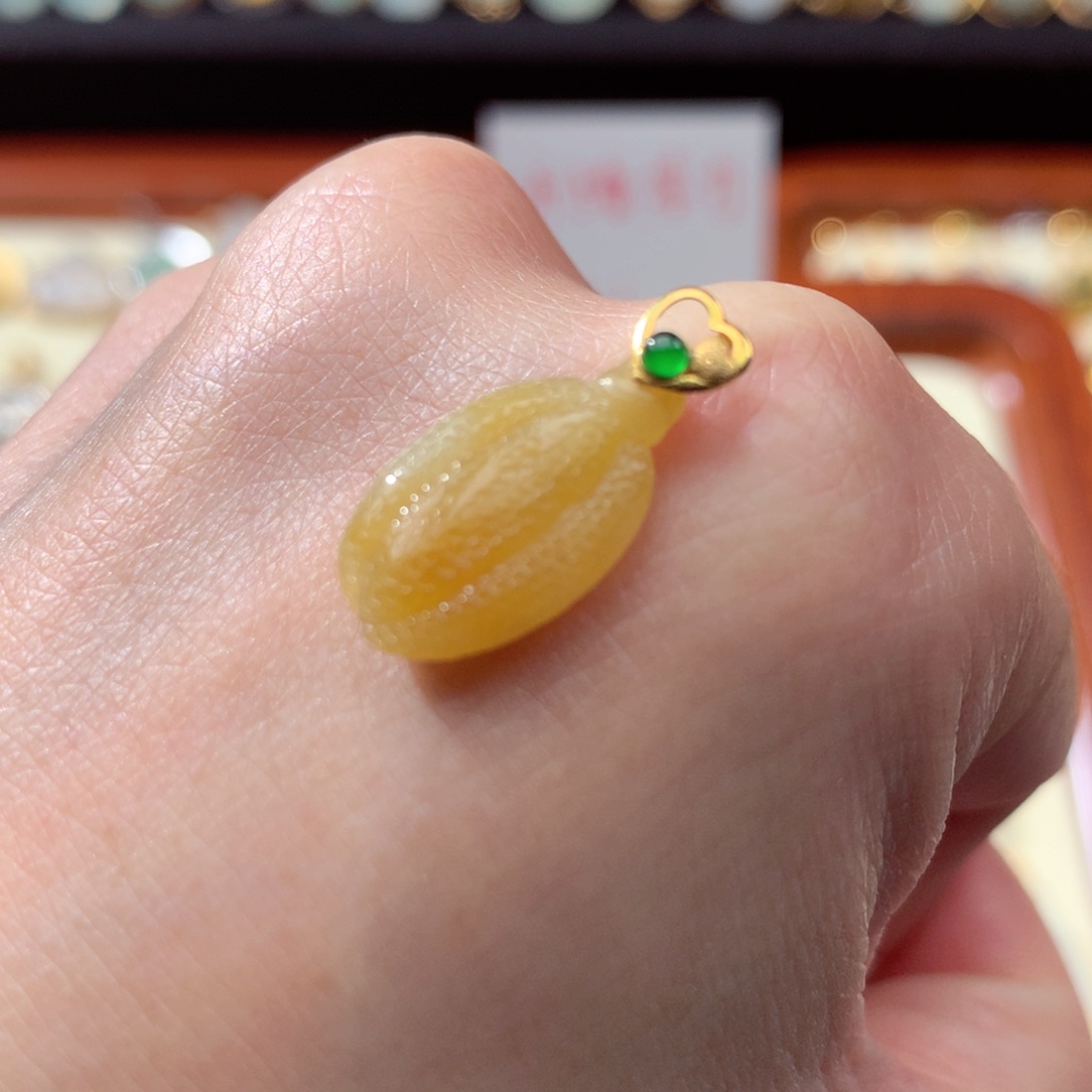 翡翠颈饰18K金镶嵌翡翠