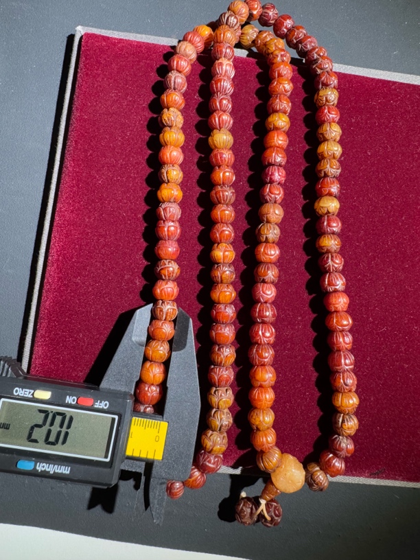 和田玉白玉红沁108莲花串