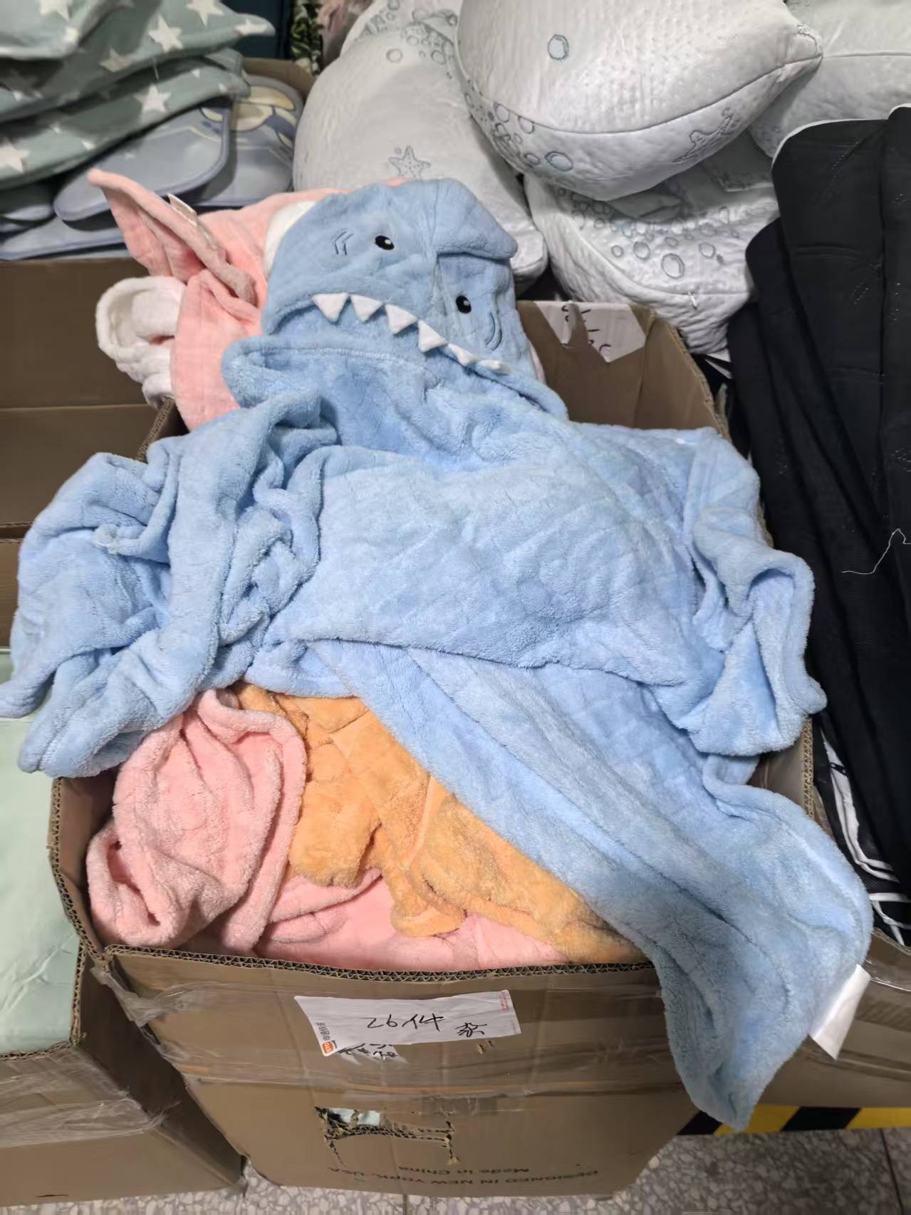 《厚广家》3楼杂款加绒披风 不挑款 发1个 福利款