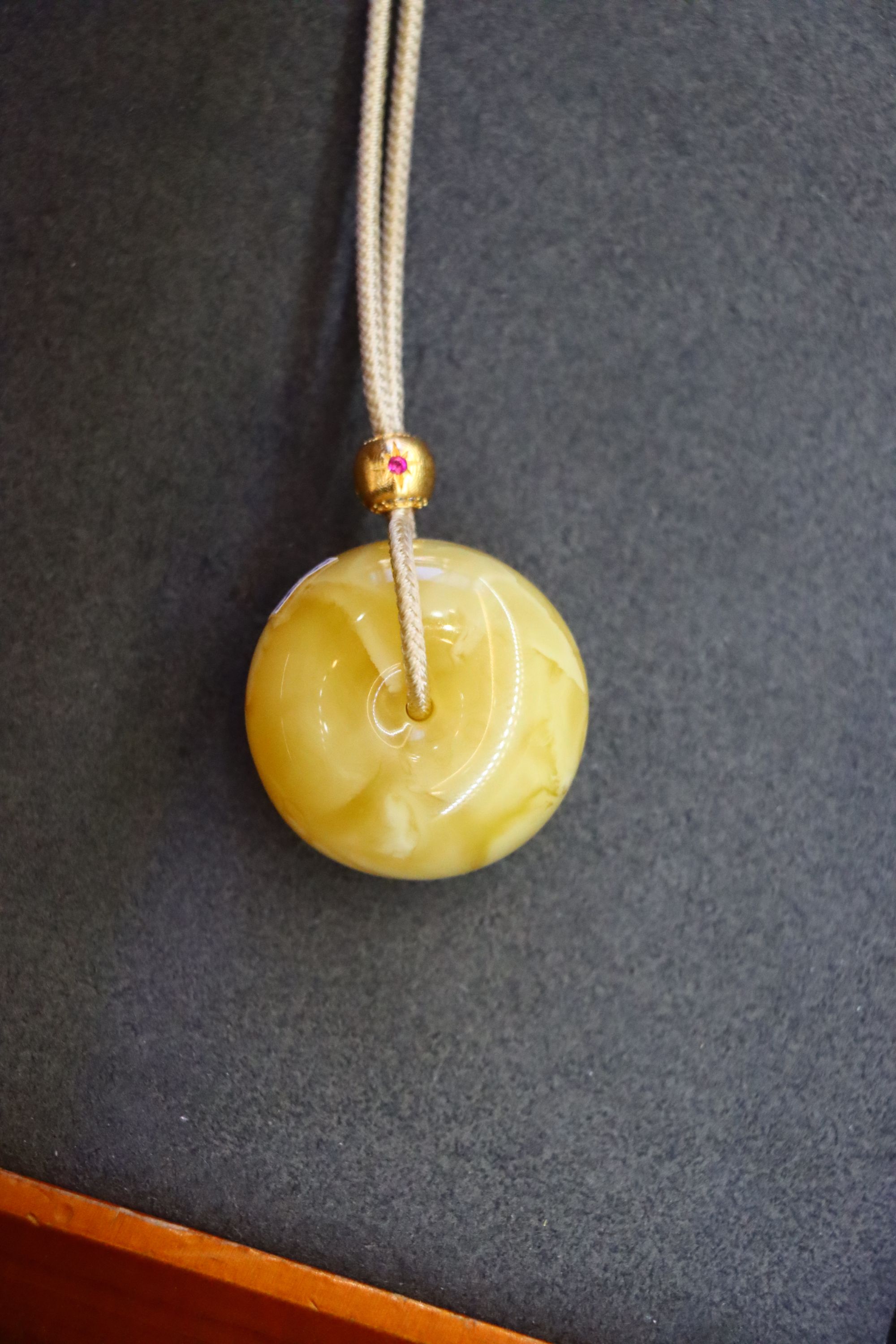 蜜蜡平安扣精美饱满颈饰