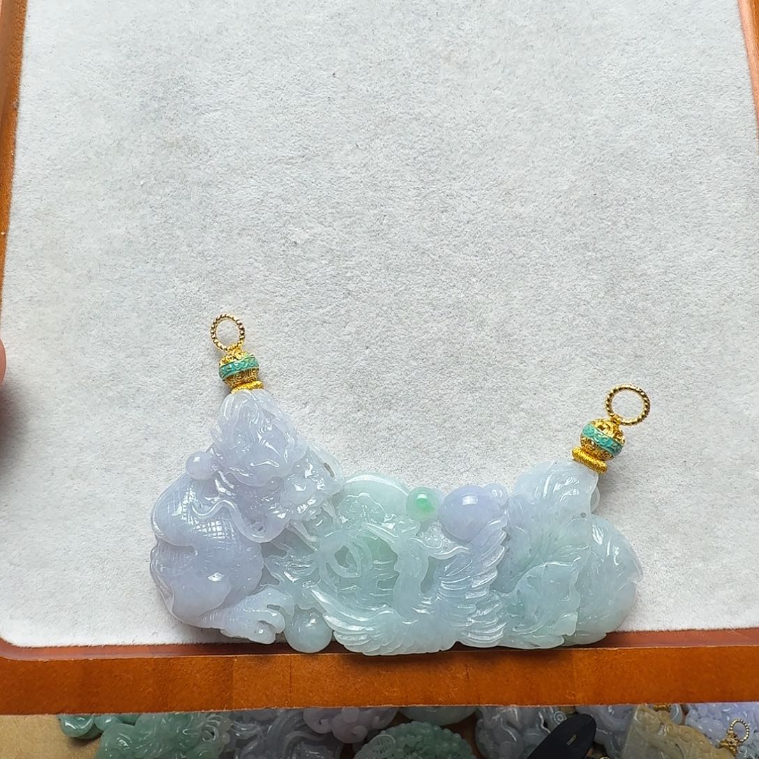 翡翠未镶嵌吊坠(赠链)