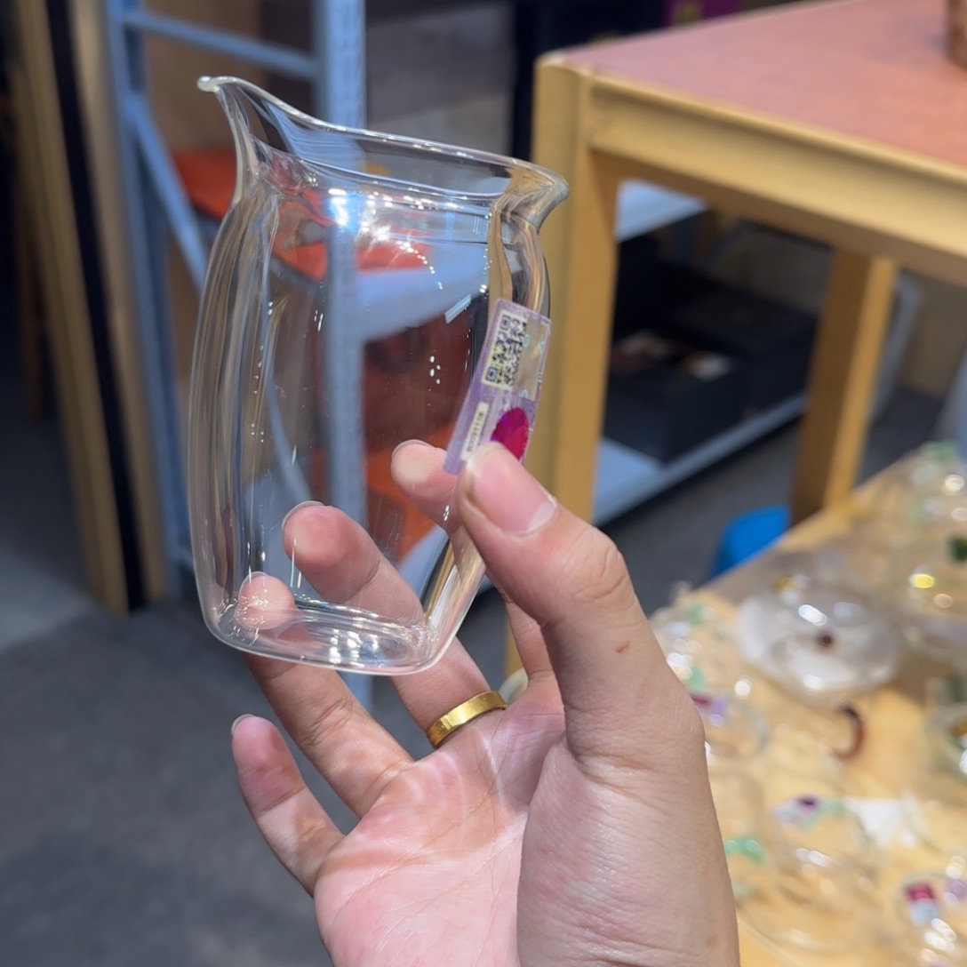 禾器鉴方公道杯。  