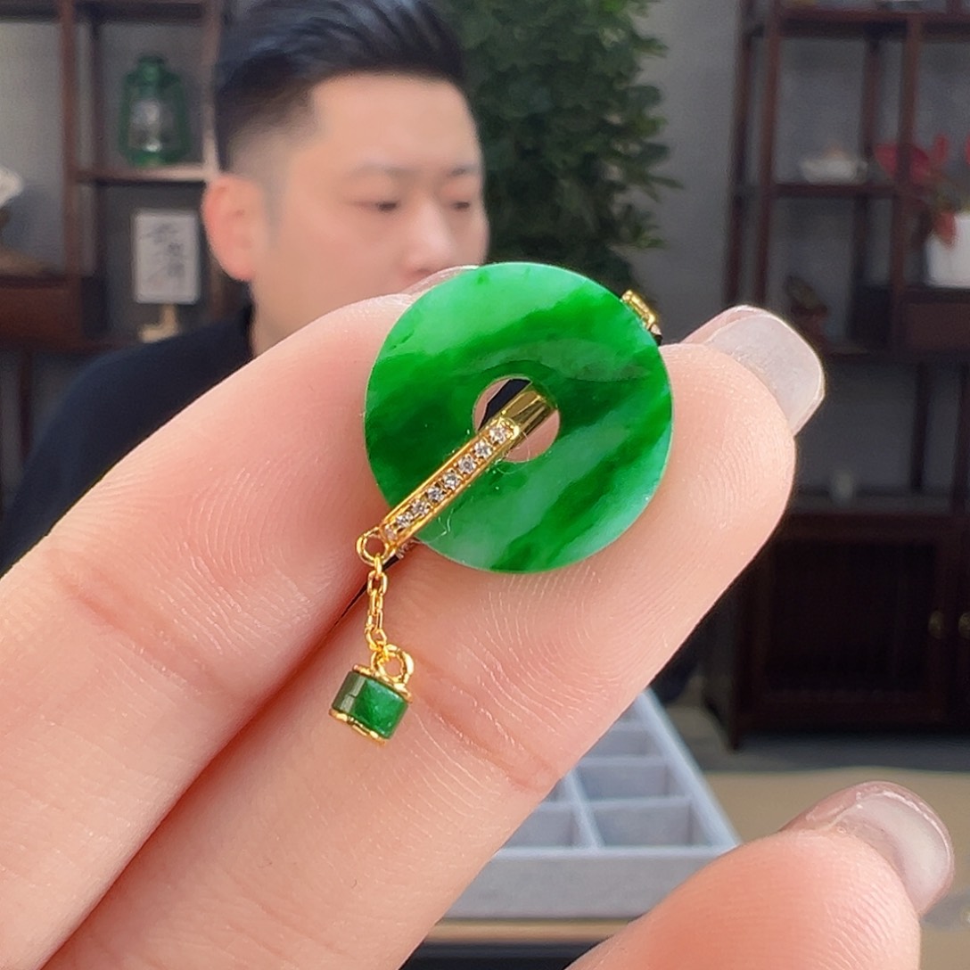 翡翠18K金镶嵌戒指戒指