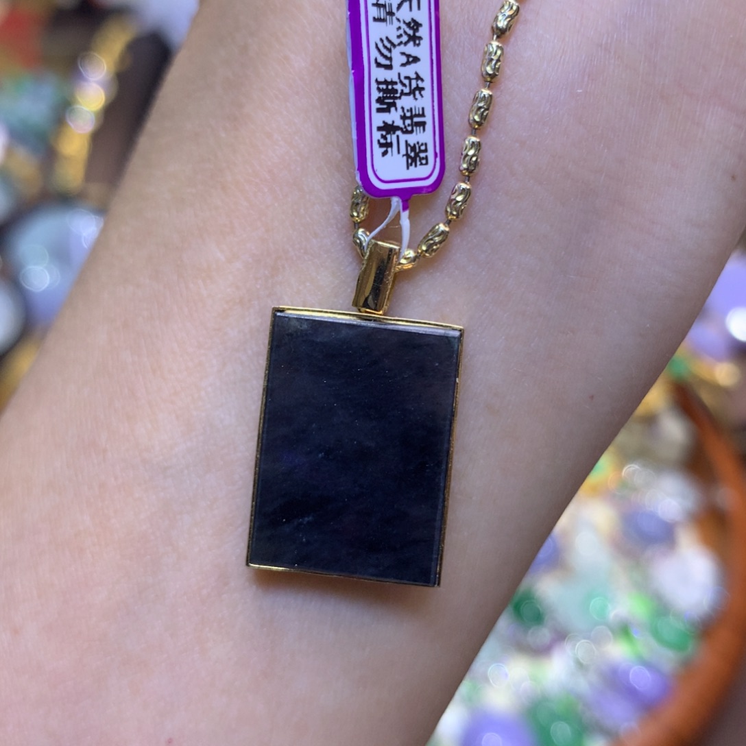 翡翠18K金镶嵌颈饰