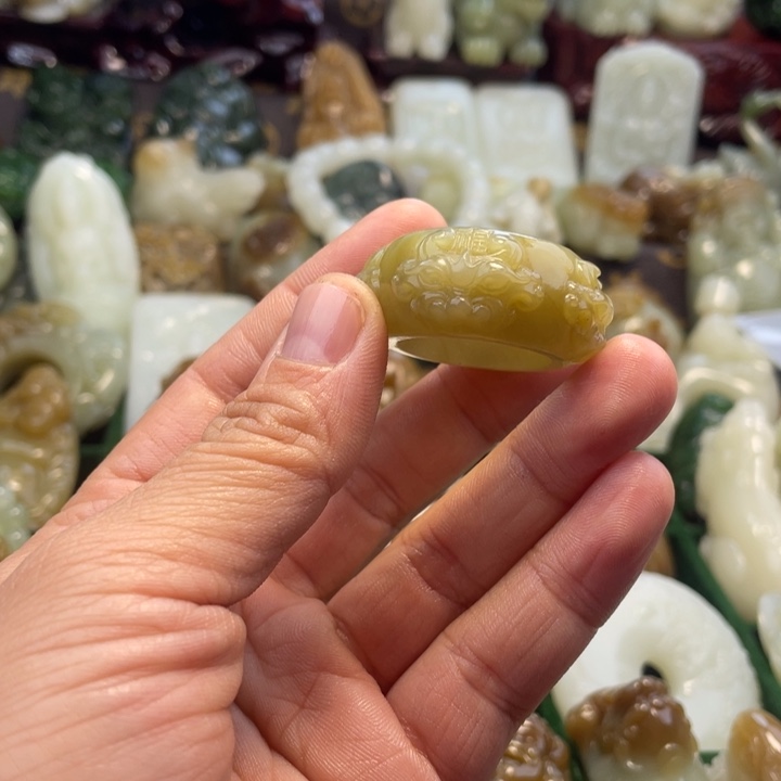 和田玉（糖玉）未镶嵌颈饰