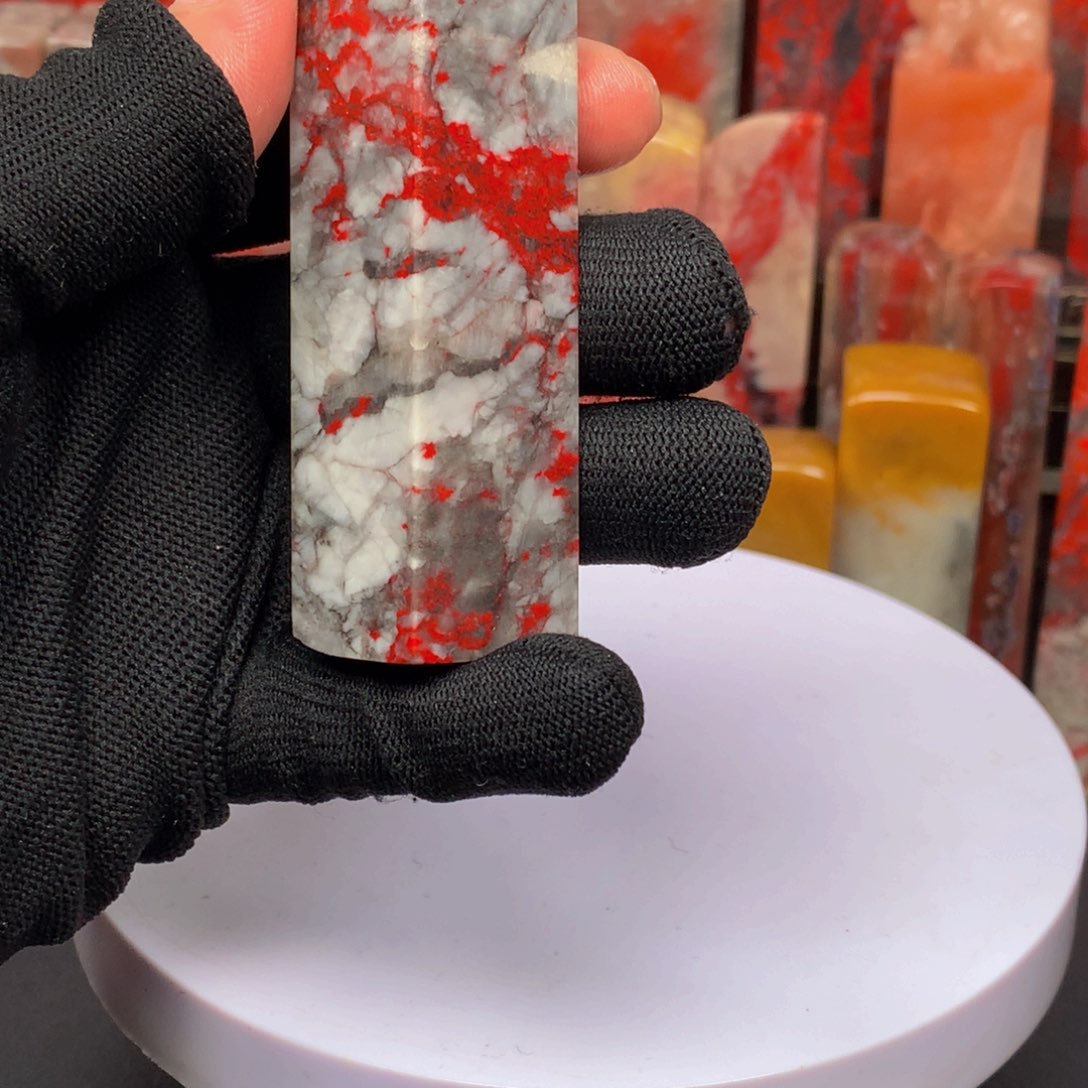 昌化石牛角冻鸡血石印章