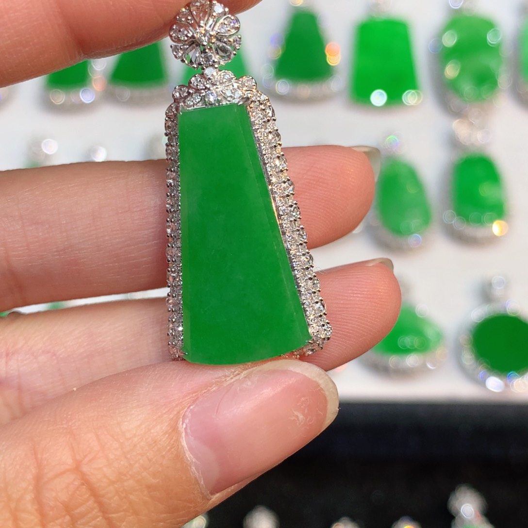 翡翠颈饰18K金镶嵌z*翡翠