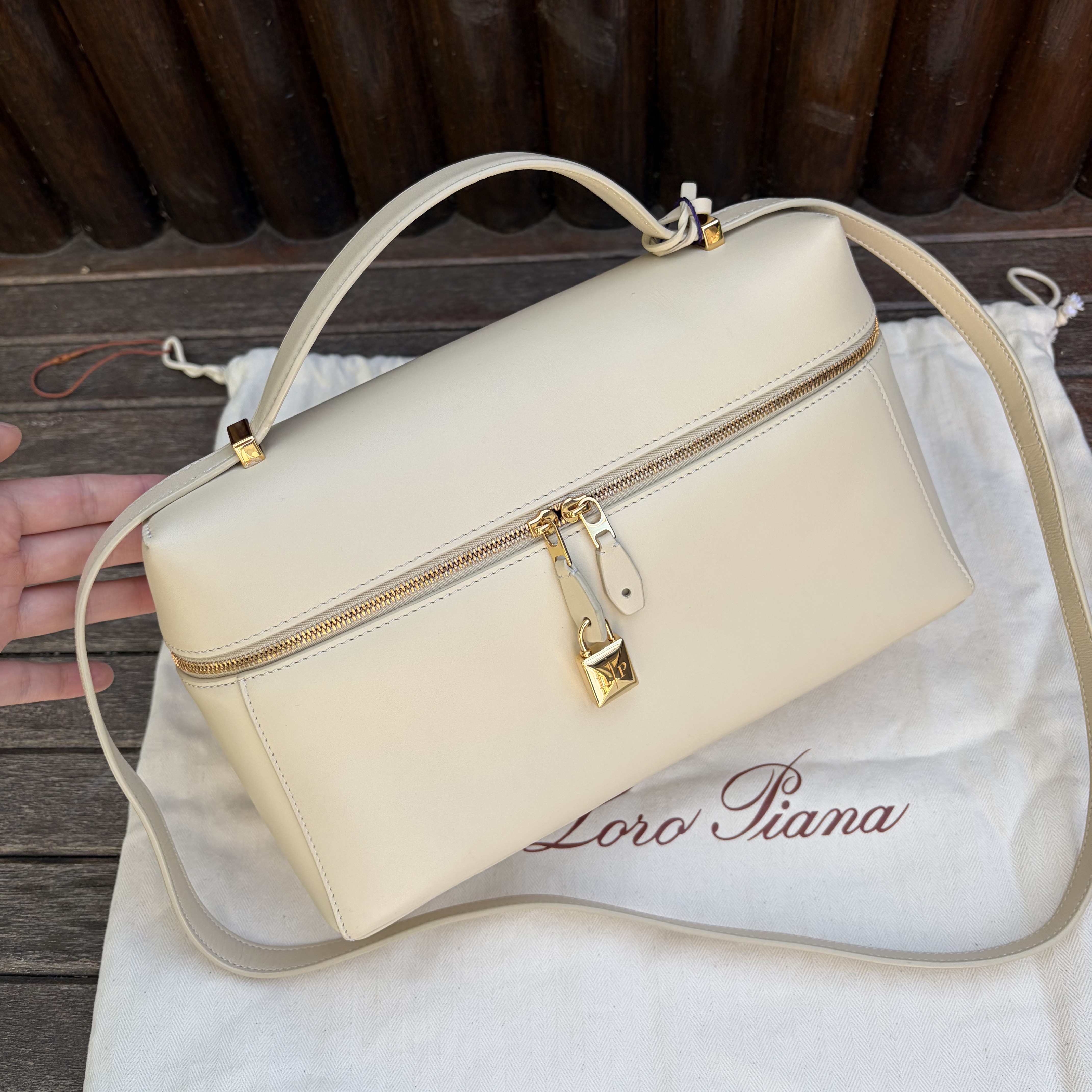 99新 Loro Piana/诺悠翩雅 loropiana米白色大号27光面牛皮