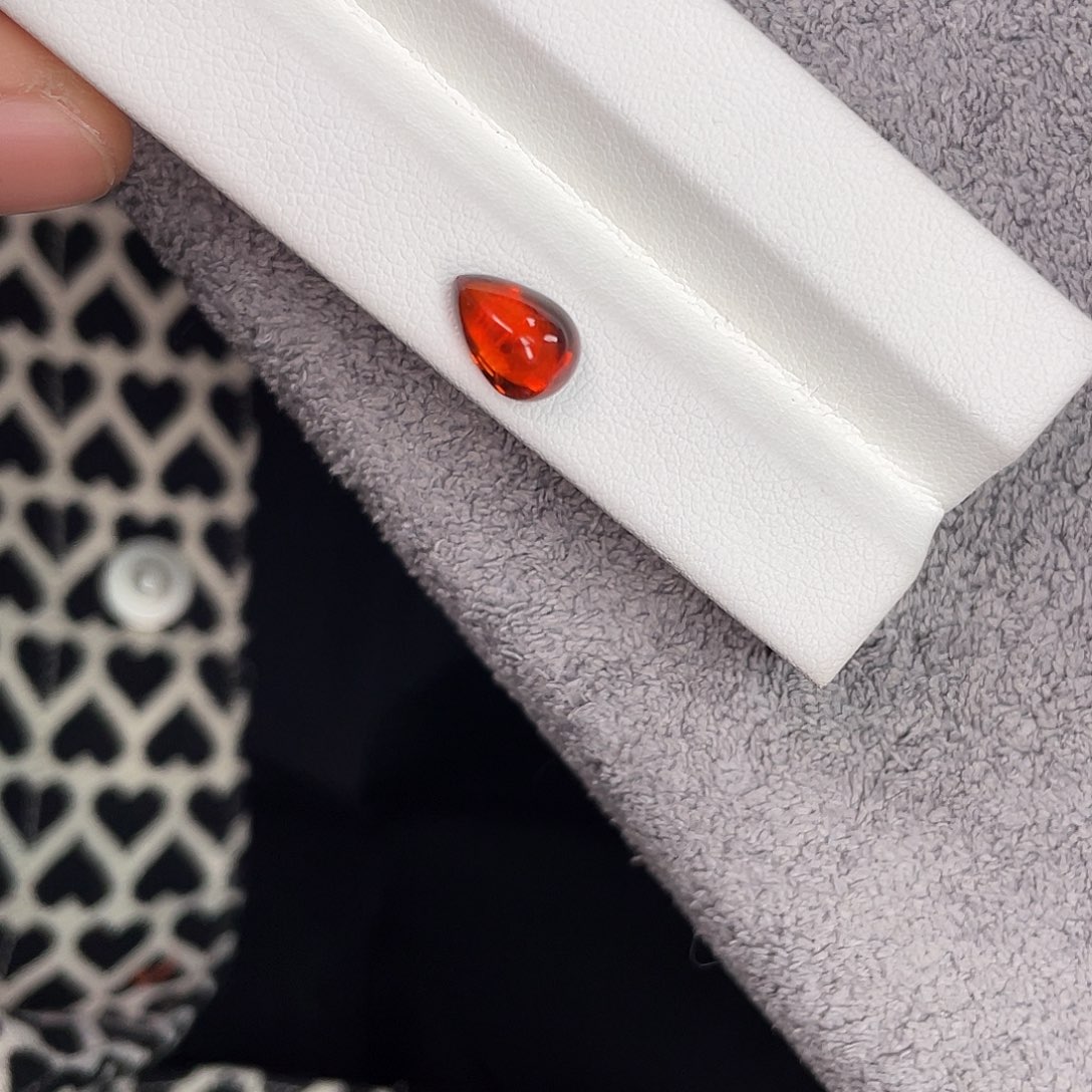 石榴石（芬达石）裸石未镶嵌3.57Ct。 