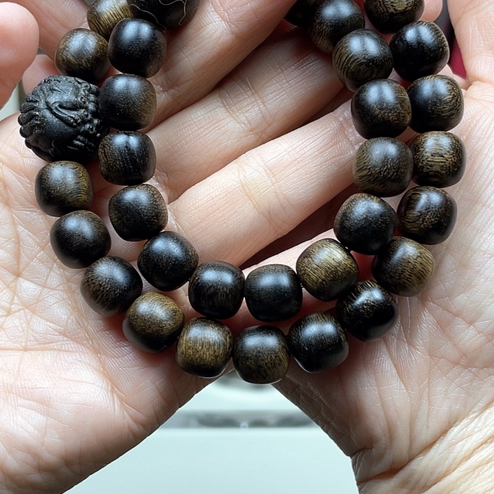 沉香手串J****H越南芽庄白奇楠留疤料