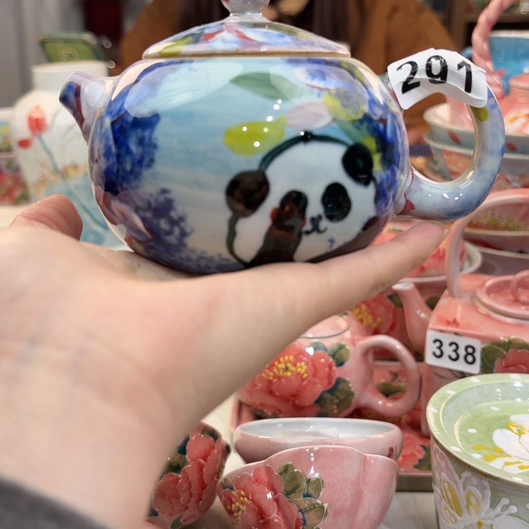 瓷片兔兔盖茨。兔兔