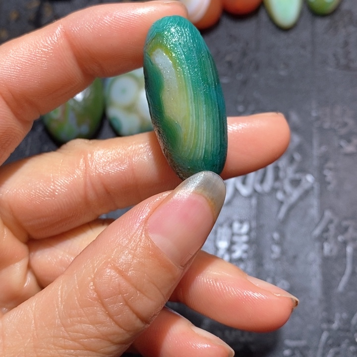 石英质玉颈饰未镶嵌云**音