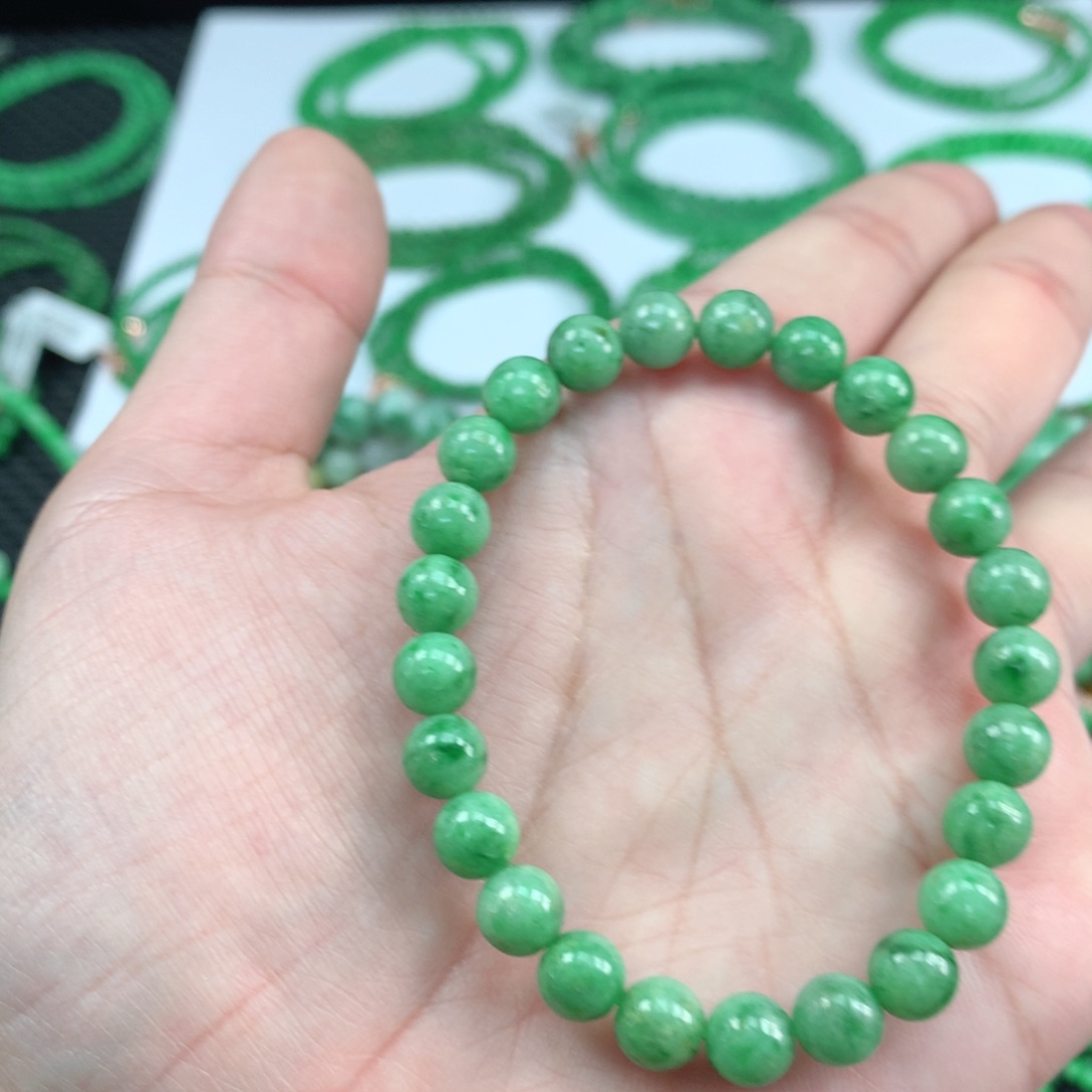 翡翠手链未镶嵌翡翠
