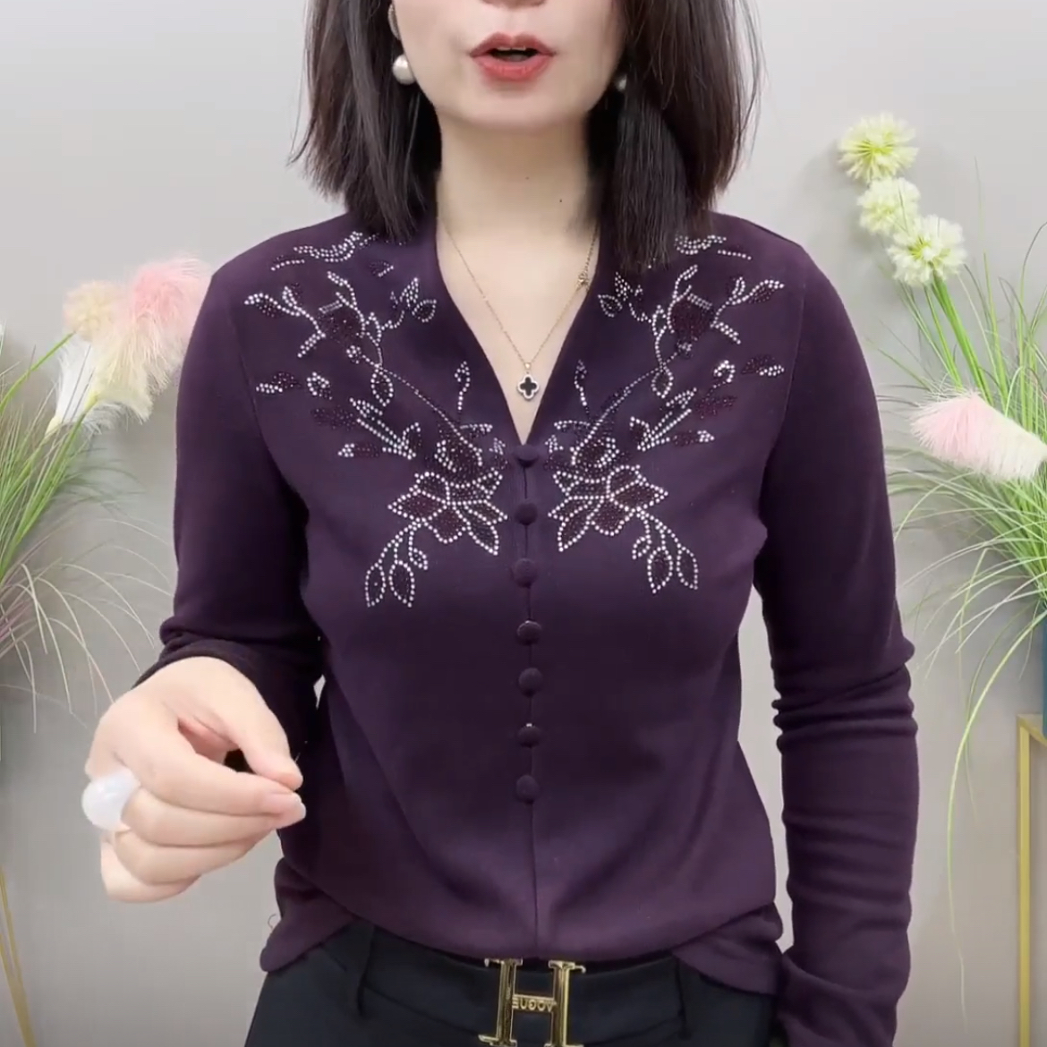 2025冬季新款衬衫女时尚V领长袖气质百搭上衣小衫