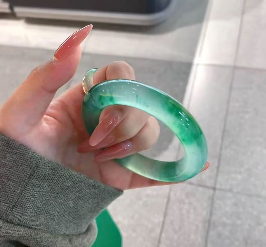 石英岩玉手镯直播间展示链接女款气质时尚百搭绿色冰透测量高冰