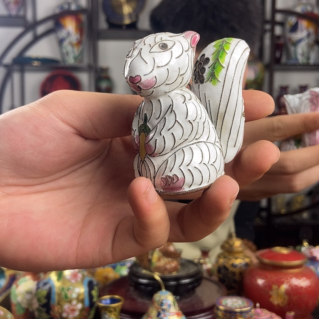 铜景泰蓝创汇小松鼠