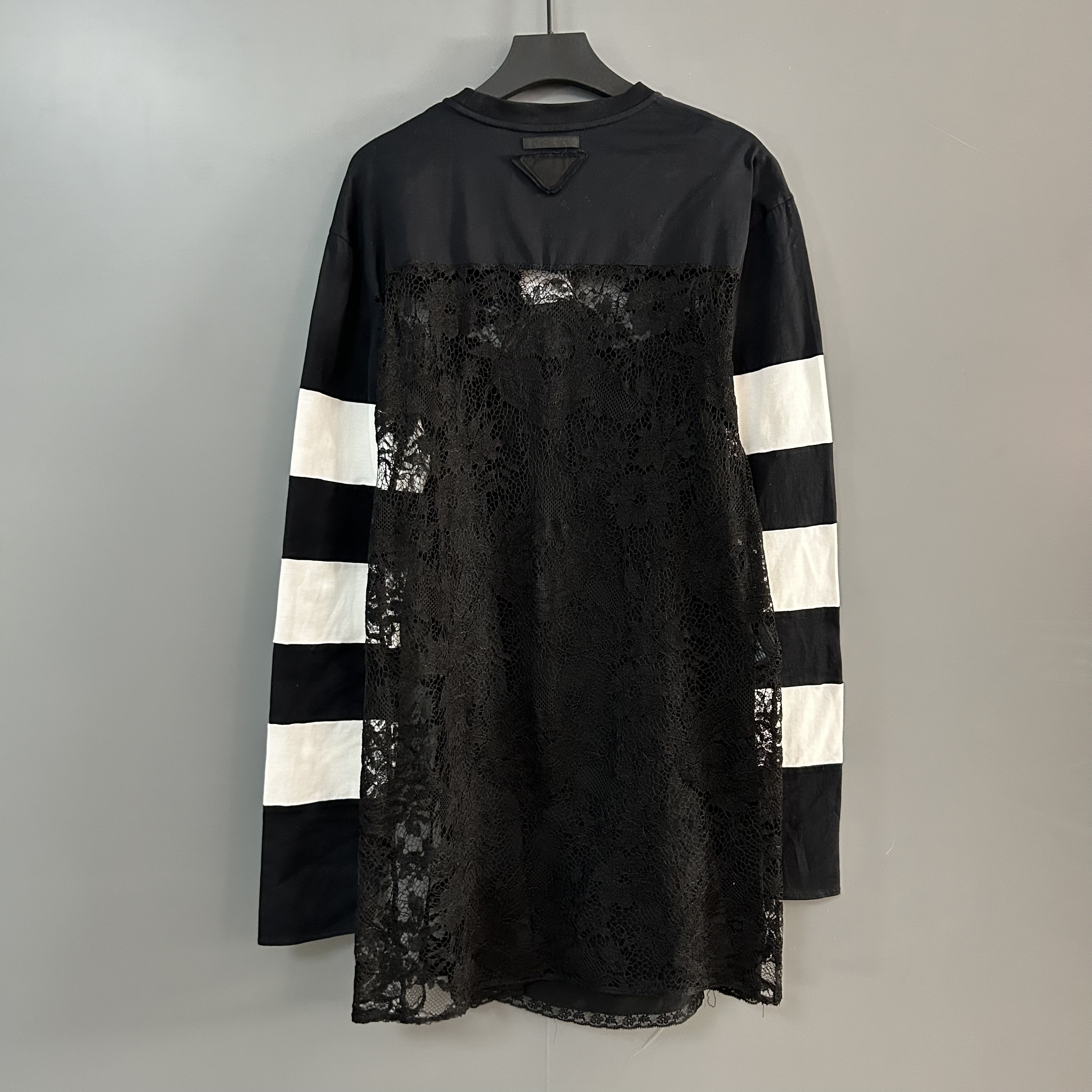 95新 Prada/普拉达 普拉达黑色三角标蕾丝连衣裙