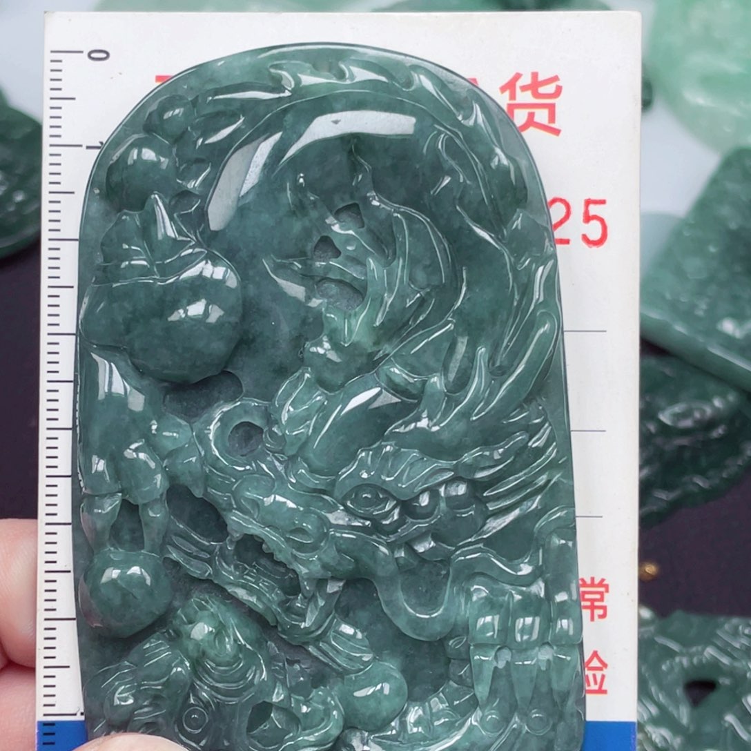 翡翠未镶嵌颈饰吊坠