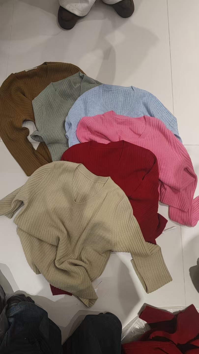 ZH 23048新款时尚百搭V领打底毛衣