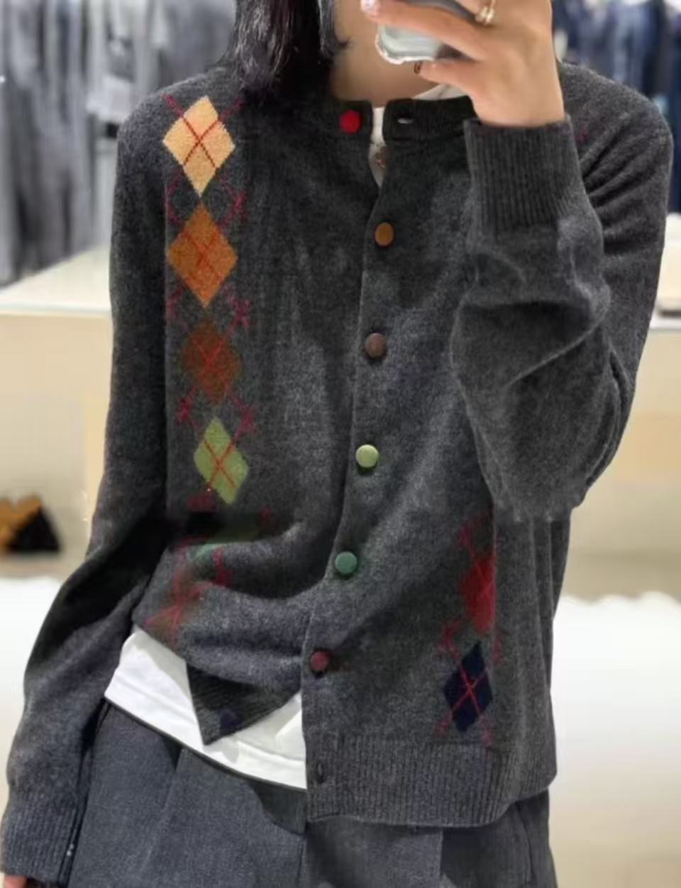 E家女装2025年秋新品圆领提花女羊毛衫菱形格纹开衫套衫