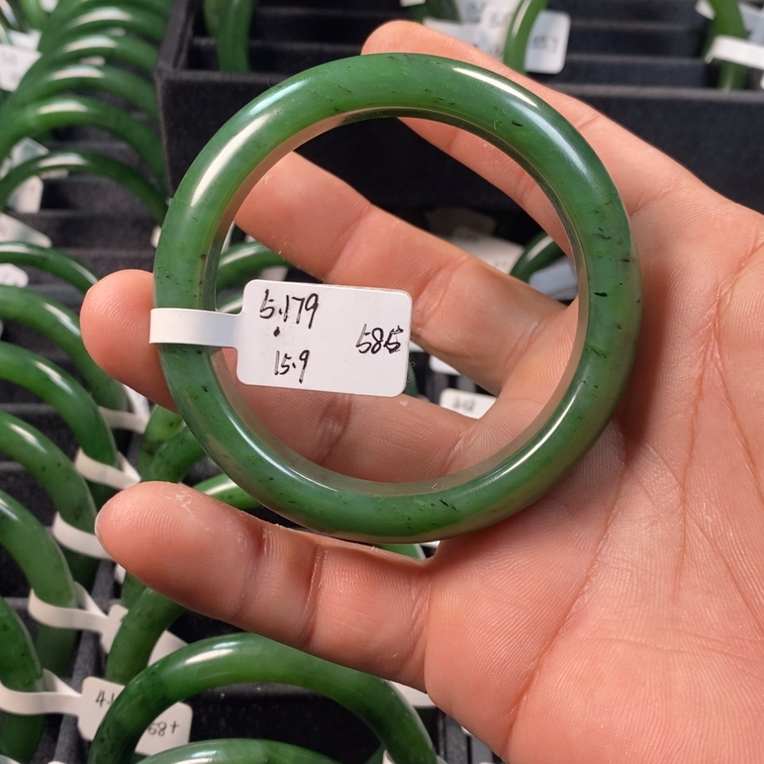 缘***缘和田玉（碧玉）未镶嵌手镯58