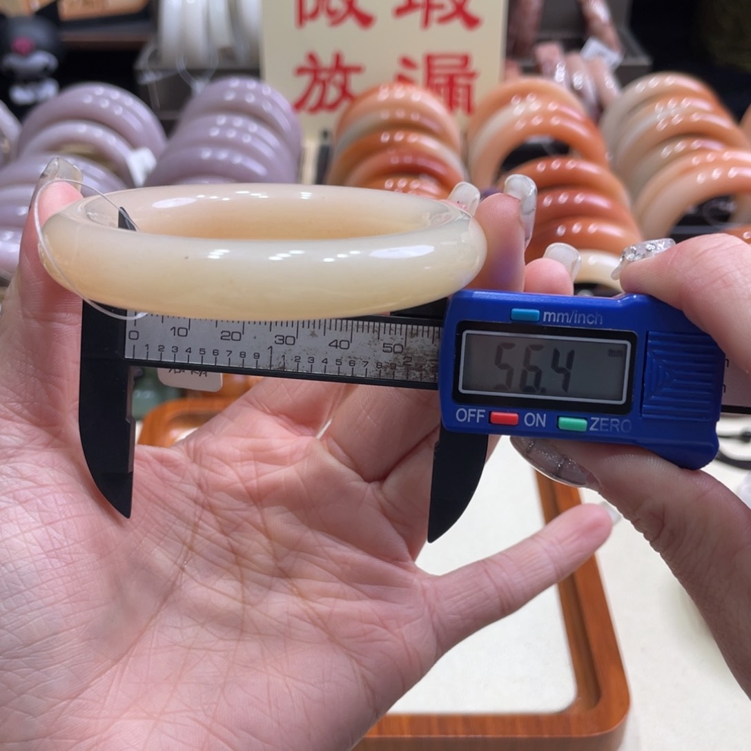 未镶嵌手镯石英质玉