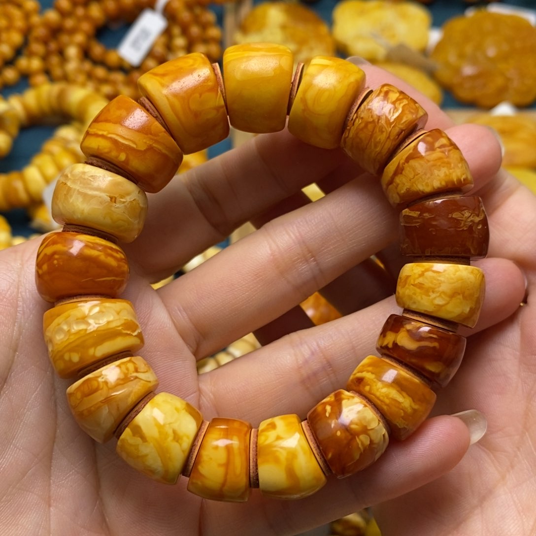 琥珀颈饰未镶嵌一**简