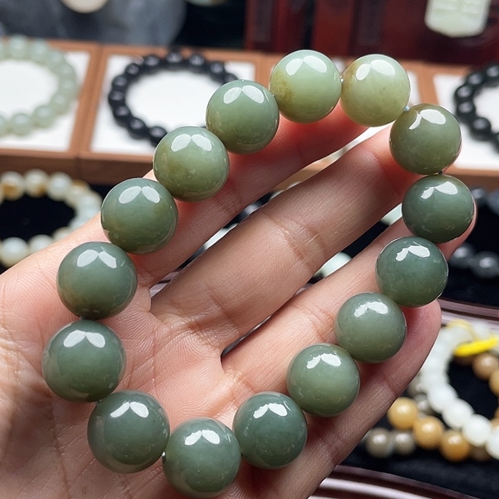 L***3和田玉未镶嵌手串