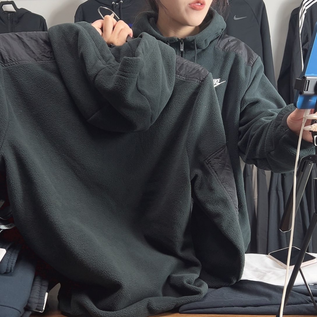 4883外套黑色l码130-150斤不退换