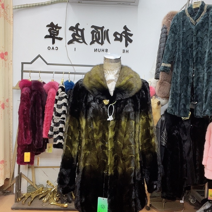 商场断码拼貂衣服