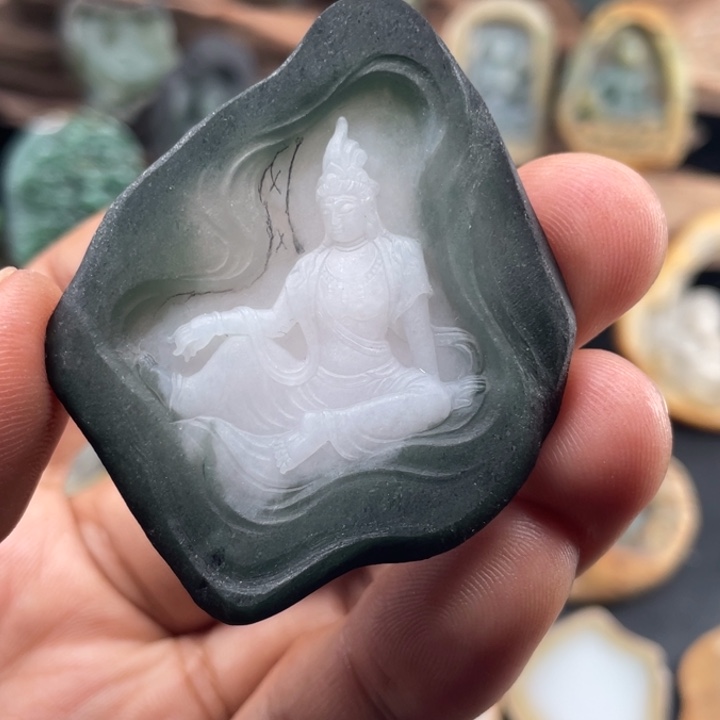 钟***Z翡翠未镶嵌颈饰翡翠挂件