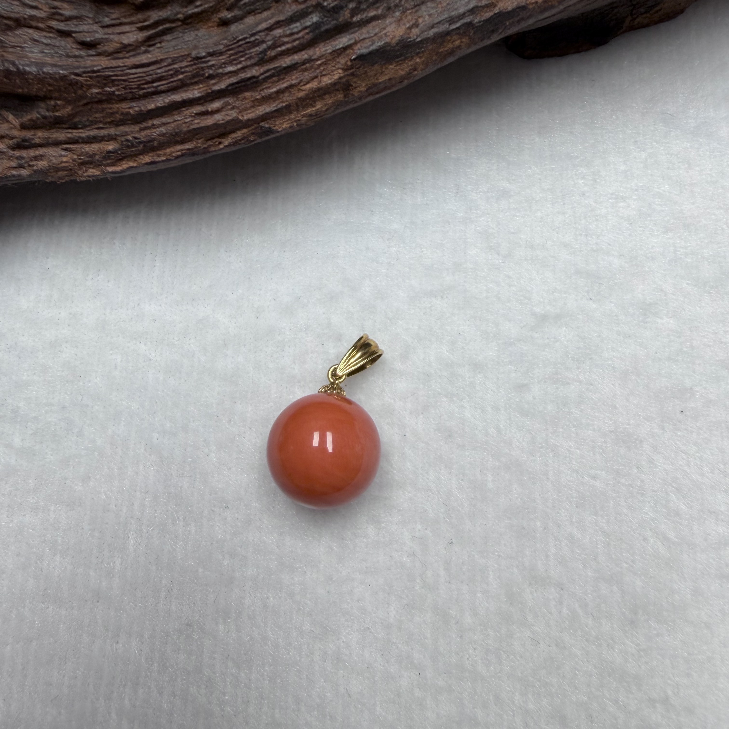 momo珊瑚13.7mm 圆珠吊坠 18k金扣头--22031