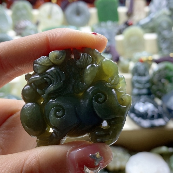 和田玉未镶嵌颈饰