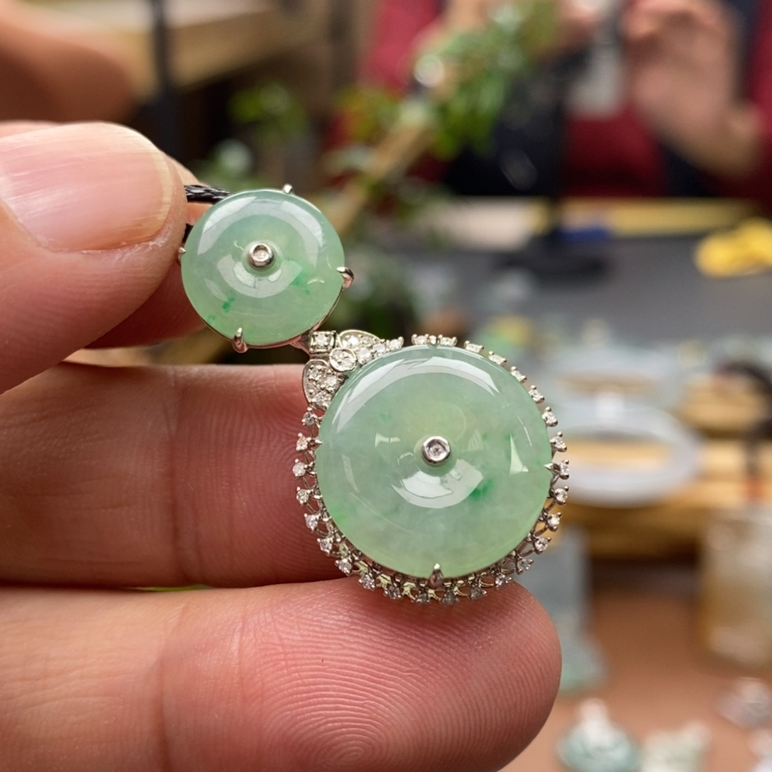 翡翠颈饰18K金镶嵌挂件