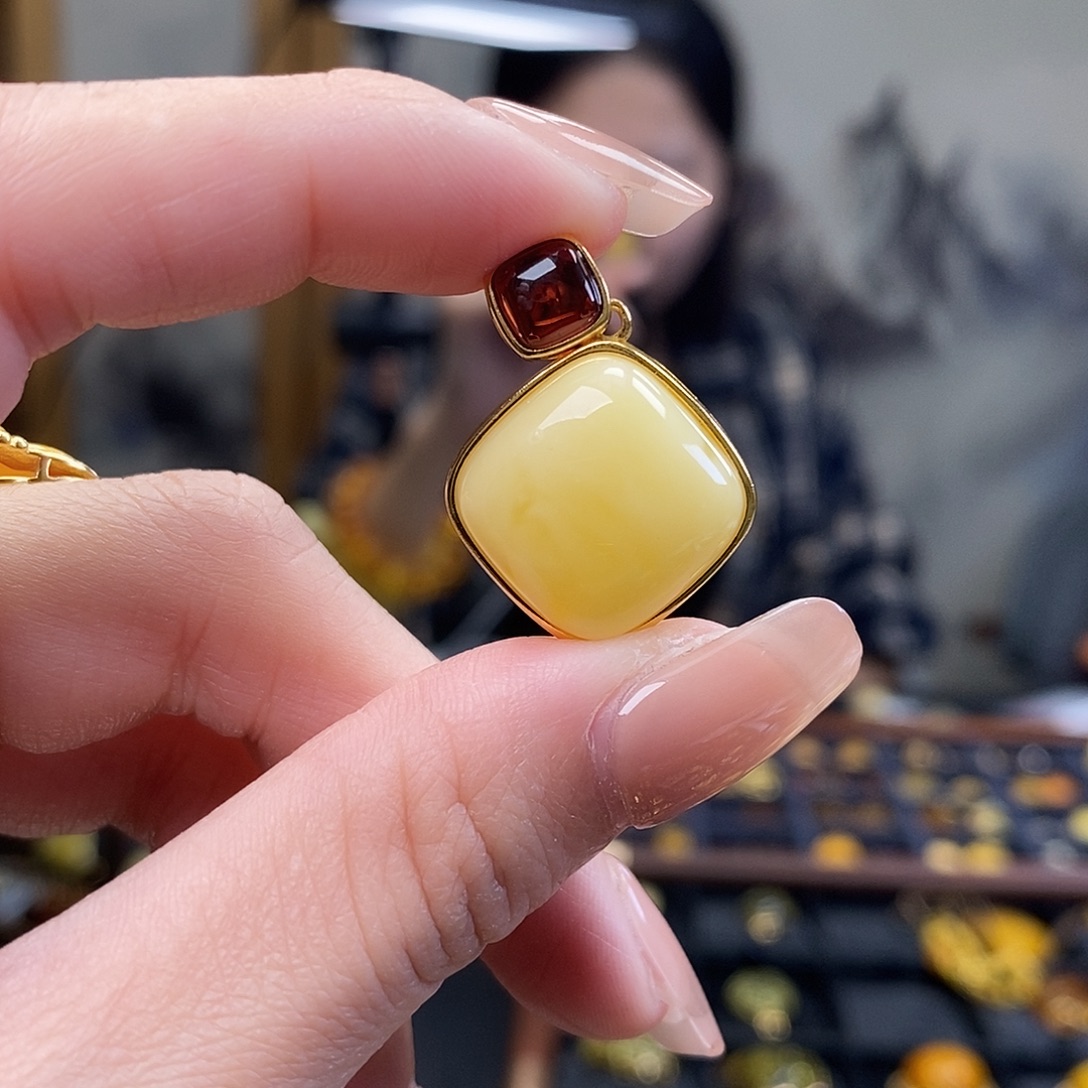 琥珀未镶嵌裸石成品