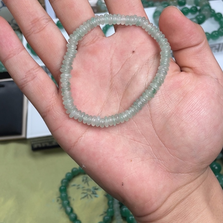 石英质玉（非洲翠）未镶嵌小米珠