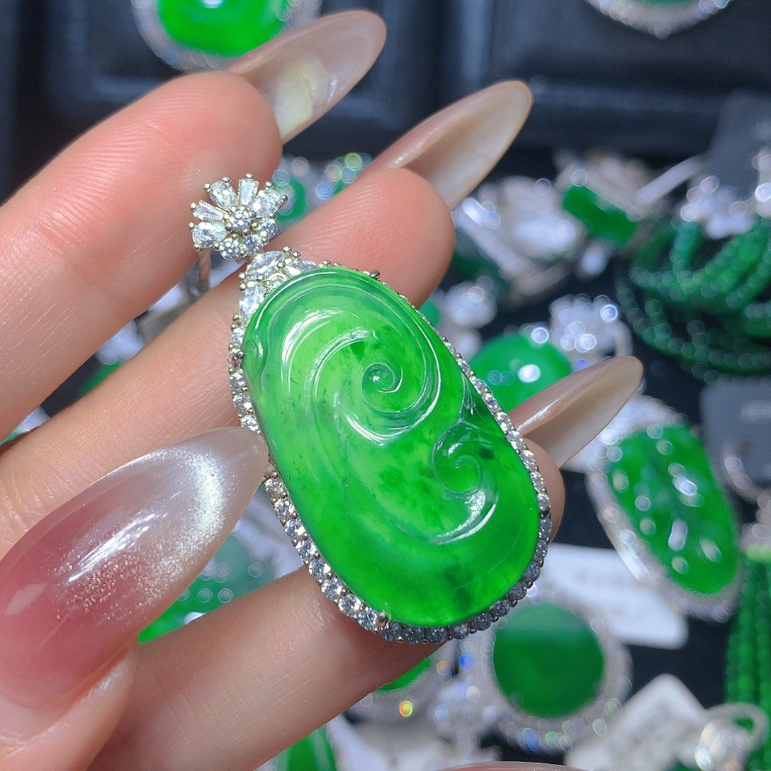 翡翠颈饰银S925镶嵌翡翠