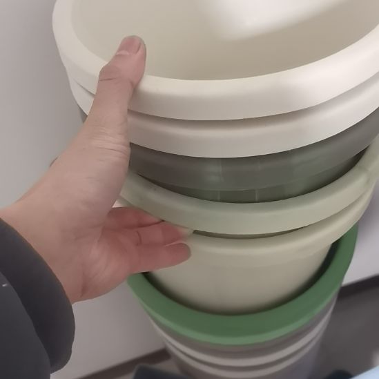 微瑕的26口径圆球根盆3个颜色随机