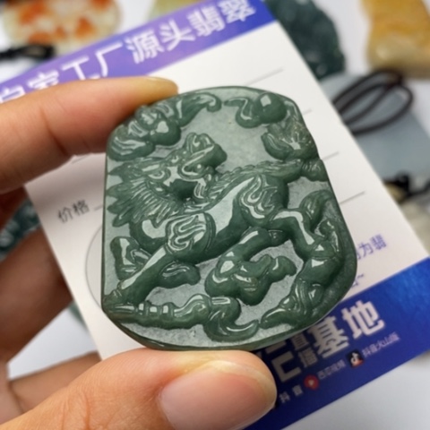 翡翠未镶嵌颈饰翡翠