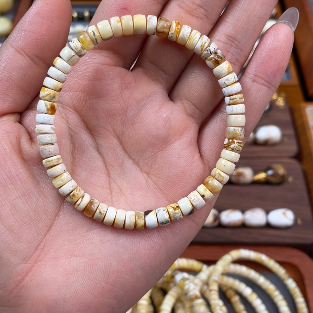 琥珀未镶嵌珠宝奇石琥珀蜜蜡微瑕6.1mm，17