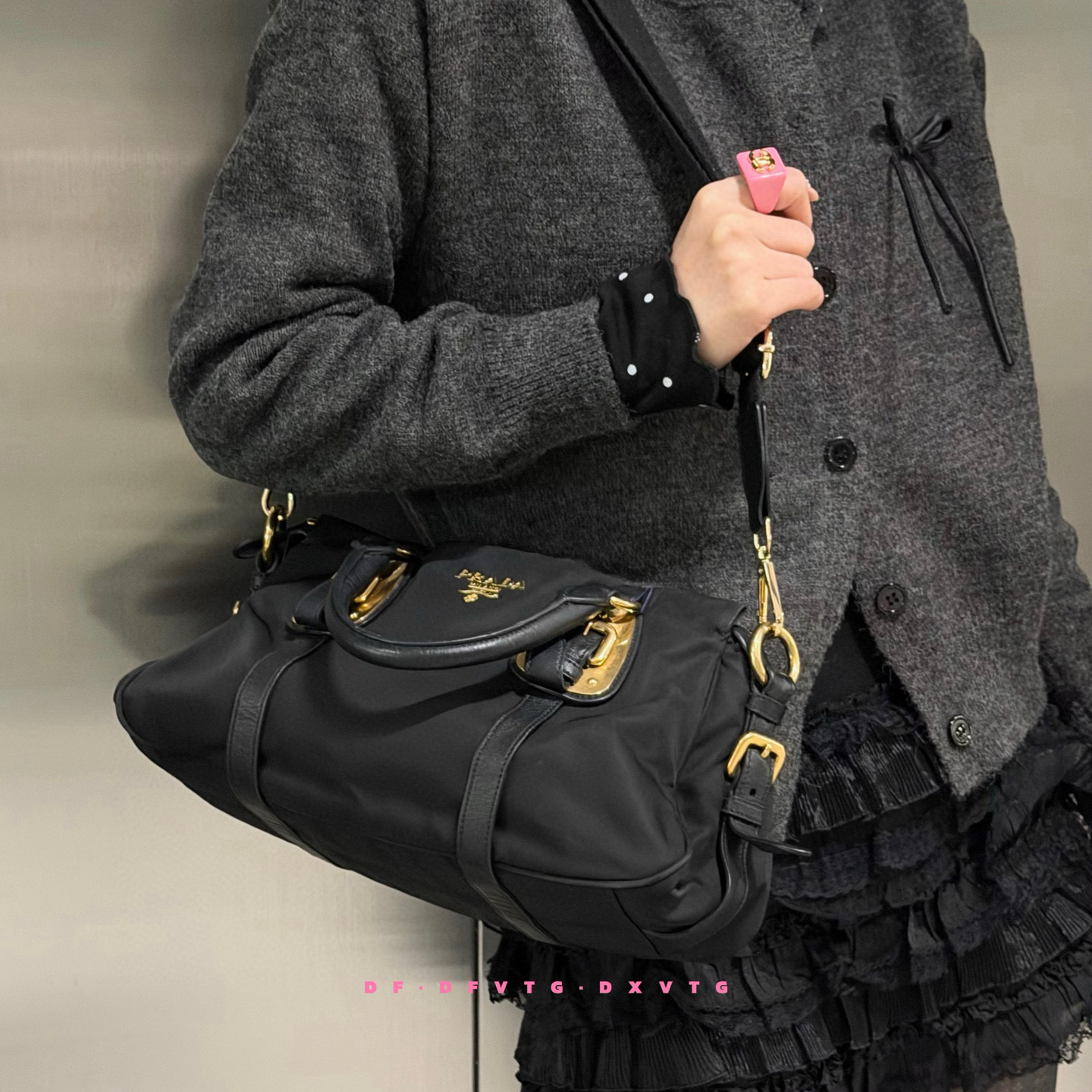 95新 Prada/普拉达 prada 黑金降落伞斜挎包K