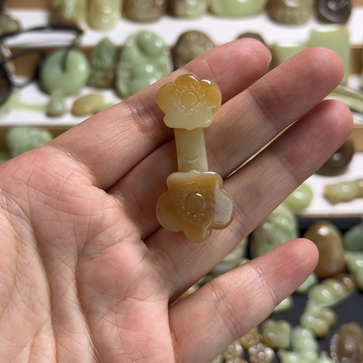 和田玉未镶嵌颈饰桔*