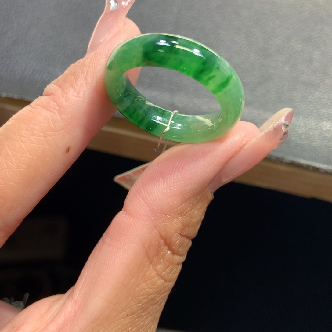 翡翠戒指未镶嵌翡翠