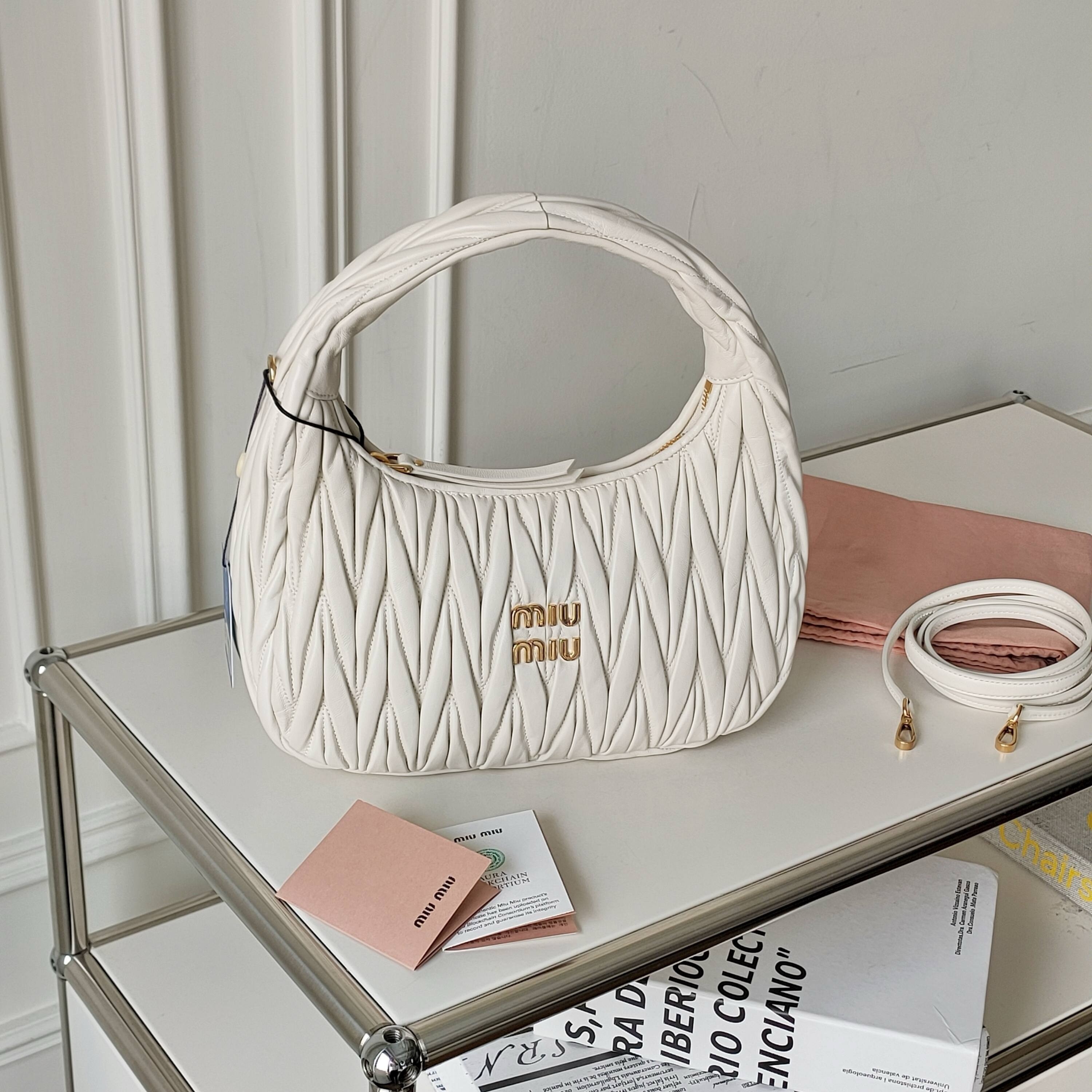 99新 MIU MIU/缪缪 白金褶皱羊皮Wander中号手提斜挎包 40911