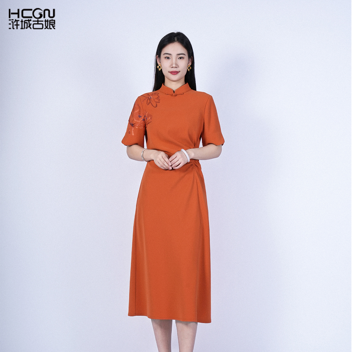 欧若风立领精致刺绣收腰显瘦春夏气质新中式荷语连衣裙HBSS010062